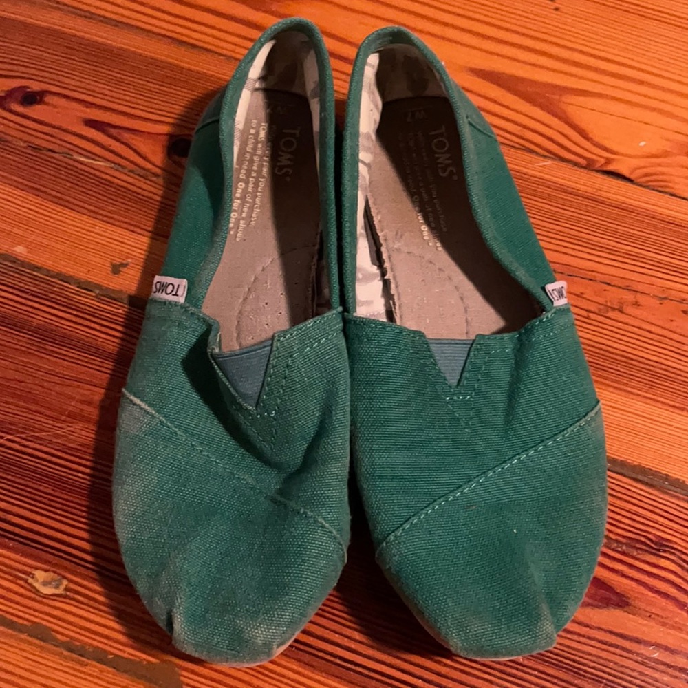 Women’s TOMS, size 7.